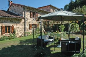 Κήπος έξω από το Chambres d'hôtes La Hulotte 69 +16 φωτογραφίες
