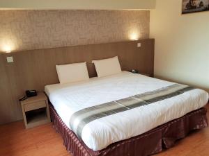 Postel nebo postele na pokoji v ubytování Check Inn Hotel Tawau