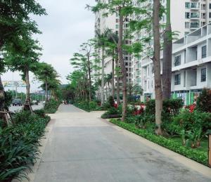 Taman di luar La Mer Halong