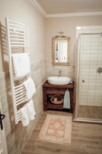 Kylpyhuone majoituspaikassa LaBor Kvártély