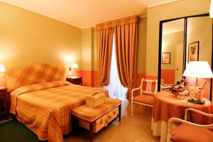 Letto o letti in una camera di Hotel Victoria & Iside Spa