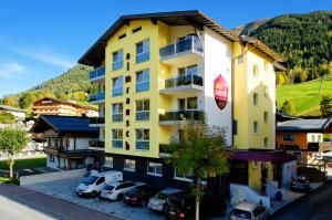 Nespecifikovaný výhled na hory nebo výhled na hory při pohledu z hotelu
