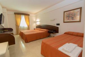 Postel nebo postele na pokoji v ubytování Hotel Europa + 30 fotografií