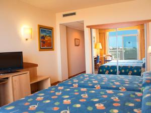 Postel nebo postele na pokoji v ubytování Hotel Servigroup Marina Mar