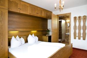 Posteľ alebo postele v izbe v ubytovaní Berghotel Rasis