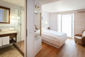 Postel nebo postele na pokoji v ubytování Hotel Hirschen in Freiburg-Lehen