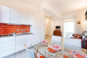 Köök või kööginurk majutusasutuses Modern Flat Alberti Arno River Lift & Terraces