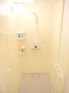 A bathroom at Hiroshima Hostel EN