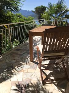 Afbeelding uit fotogalerij van Moderne Ferienwohnung mit Traumseeblick Lago Maggiore in Luino