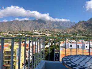 a view of a city from a balcony with mountains at Apartamento El Reloj 1 in Los Llanos de Aridane