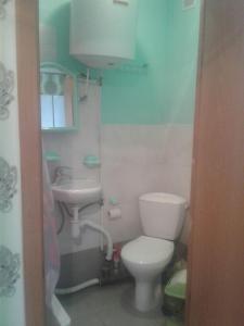 Ванная комната в Apartment on Parallelnaya