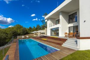 a house with a swimming pool and a deck at Villa Vala in Svetvinčenat