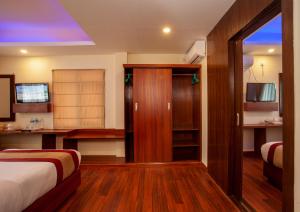 Letto o letti in una camera di Aryatara Kathmandu Hotel
