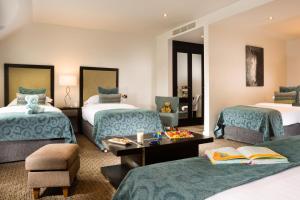 Voodi või voodid majutusasutuse Castleknock Hotel toas