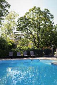 Swimming pool sa o malapit sa Le Bonheur- Suite Cognac