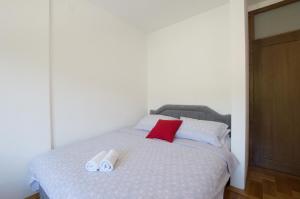 Un pat sau paturi într-o cameră la Apartment Holiday