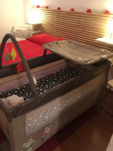 a bunk bed with a baby crib in a room at Appartement à MALAGA in Málaga