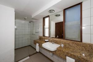 
A bathroom at Hotel Marsol Beach Resort
