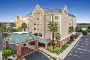 una representación del hotel con patio en cocoteros en Country Inn & Suites by Radisson, Tampa-Brandon, FL en Tampa