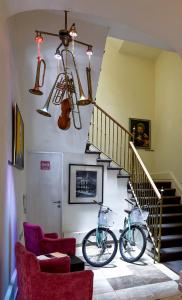 two bikes parked in a room with a staircase at Hotel Andante in Puebla