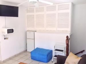 TV a/nebo společenská místnost v ubytování Apartamentos Brisamar a 50 metros de la playa