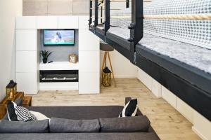 Televízia a/alebo spoločenská miestnosť v ubytovaní Celma Condohotel Old Town Gdańsk