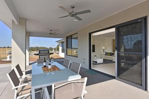 a dining room with a blue table and chairs at Horizon 7 in Pokolbin