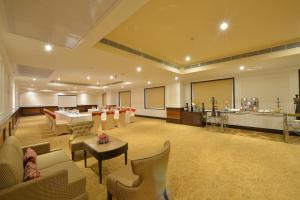 Posezení v ubytování Ramada Plaza Chennai