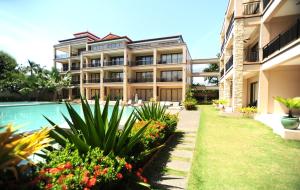 Bazén v ubytování Coralpoint Gardens Suites & Residences nebo v jeho okolí