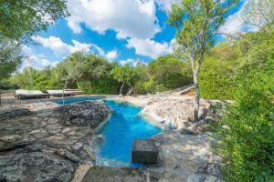 Bazén v ubytování Casa De Piedra nebo v jeho okolí + 18 fotografií