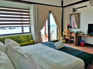 Cama o camas de una habitación en Paya Beach Spa & Dive Resort