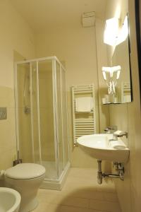 Koupelna v ubytování Hotel Cecco
