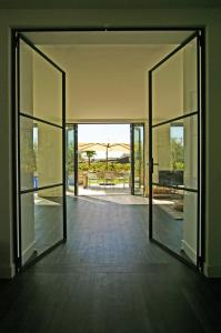 an open door into a building with a patio at Vakantiehuis Nijmegen in Erlekom