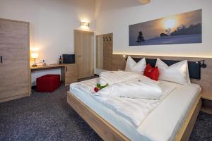 A bed or beds in a room at Apart Zwingerhof
