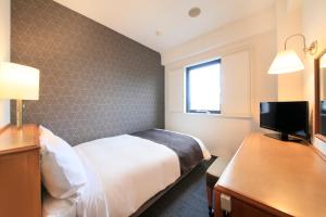TV a/nebo společenská místnost v ubytování Smile Hotel Tokyo Ayase Ekimae