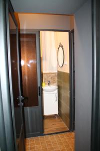 Kopalnica v nastanitvi MGA Hostel & Tours