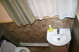 Kopalnica v nastanitvi MGA Hostel & Tours