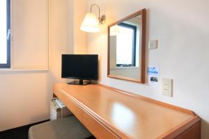 TV a/nebo společenská místnost v ubytování Smile Hotel Tokyo Ayase Ekimae
