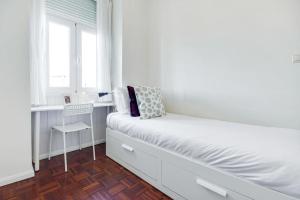 Charming 3 bedroom apartment in Campolideにあるベッド