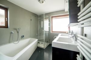 A bathroom at Apartment Eberharter