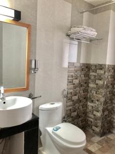 Koupelna v ubytování Khamsum Inn + 23 fotografií