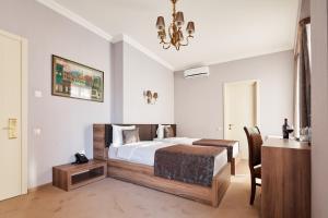 Ένα ή περισσότερα κρεβάτια σε δωμάτιο στο Hotel Pushkin