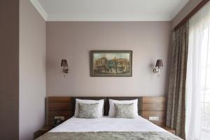 Ένα ή περισσότερα κρεβάτια σε δωμάτιο στο Hotel Pushkin
