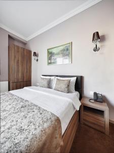 Ένα ή περισσότερα κρεβάτια σε δωμάτιο στο Hotel Pushkin