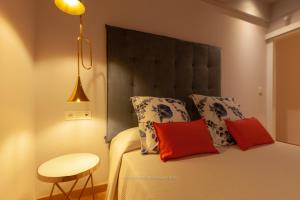 Postel nebo postele na pokoji v ubytování tuGuest Clave de Sol Apartment
