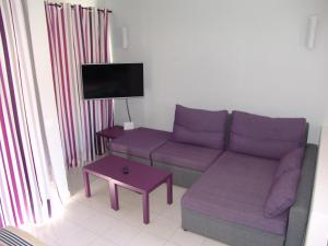Telewizja i/lub zestaw kina domowego w obiekcie Moderno apartamento con vistas al mar