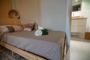 A bed or beds in a room at Sea Station