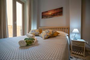 A bed or beds in a room at Sea Station
