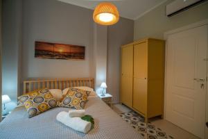A bed or beds in a room at Sea Station
