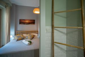 A bed or beds in a room at Sea Station